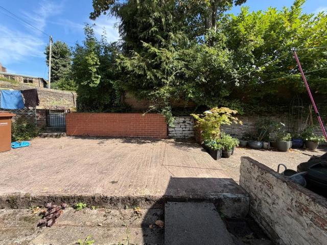 2 bed house to rent