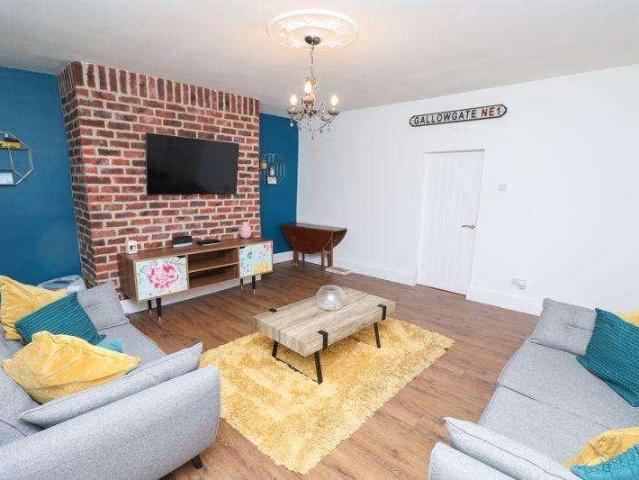 2 bed house to rent