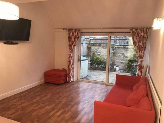 2 bed house to rent