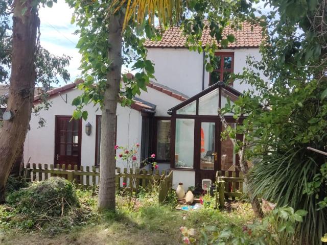 2 bed house to rent