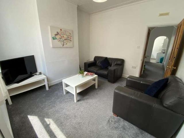 2 bed house to rent