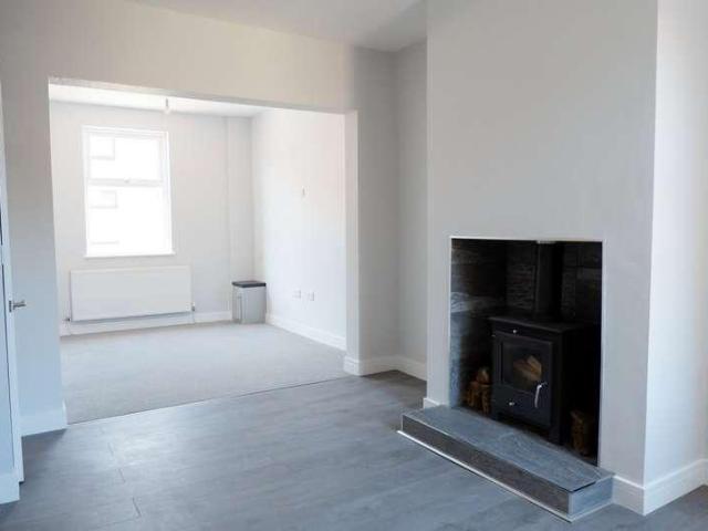 2 bed house to rent