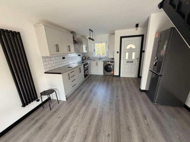 2 bed house to rent