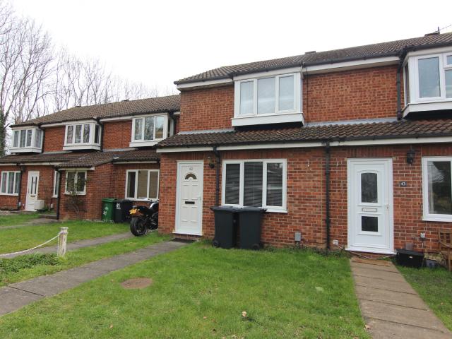2 Bed House Beeston Drive Waltham Cross EN8