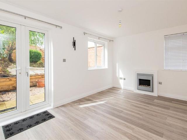 2 bed House End Terrace To Let