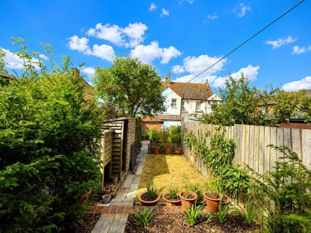 2 bed house for sale