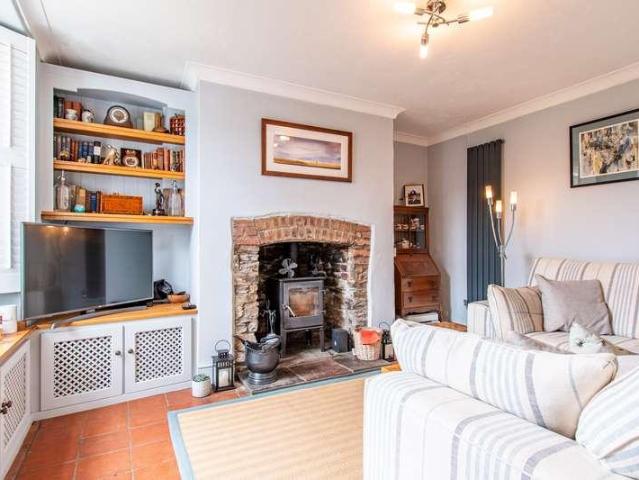 2 bed house for sale