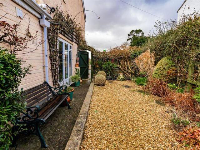2 bed house for sale