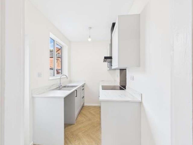 2 bed house for sale