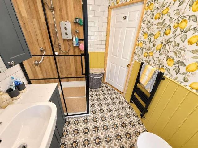 2 bed house for sale