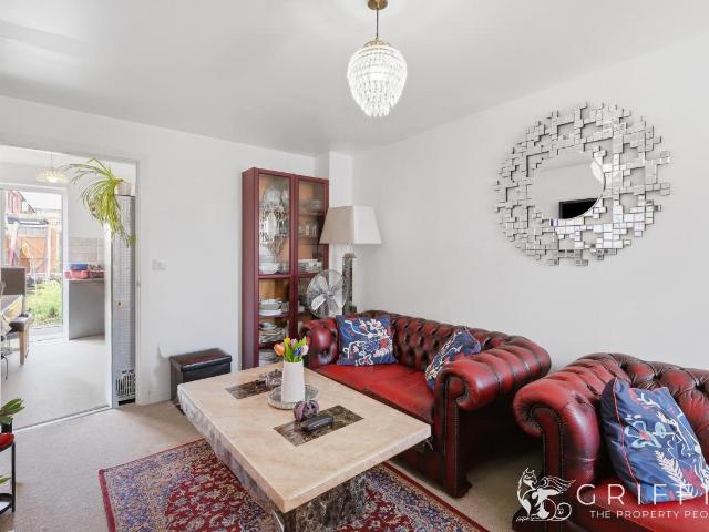 2 bed house for sale