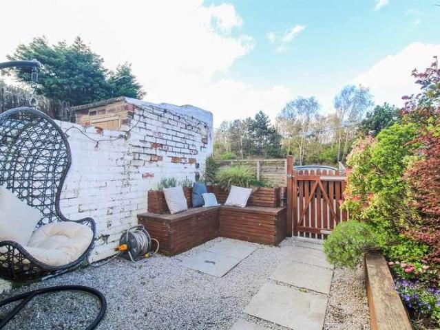 2 bed house for sale