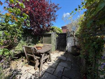 2 bed house for sale