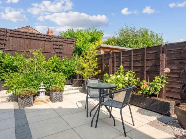 2 bed house for sale