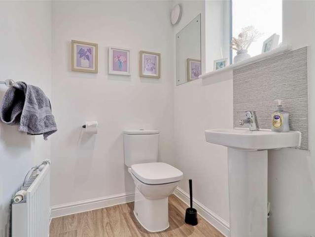 2 bed house for sale