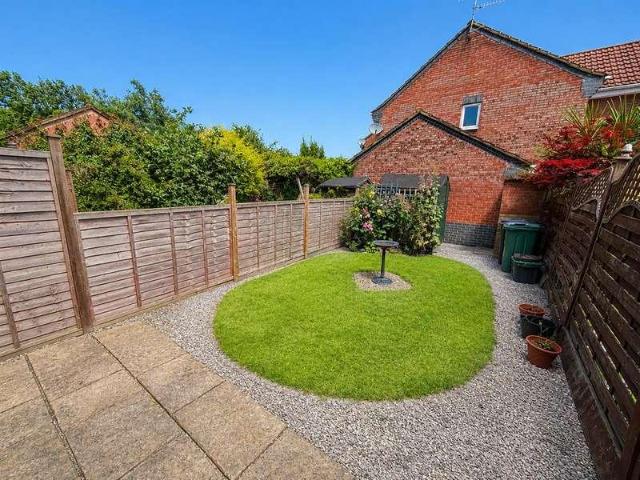 2 bed house for sale