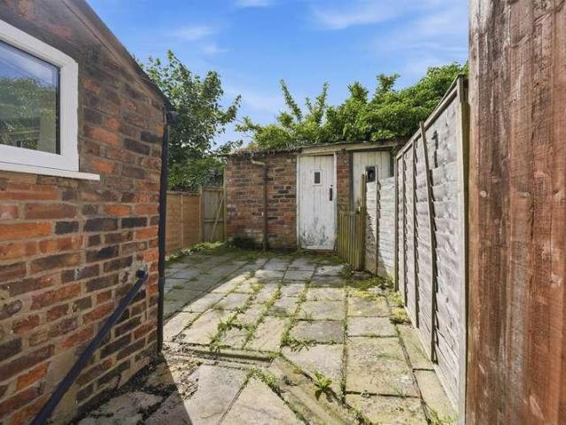 2 bed house for sale