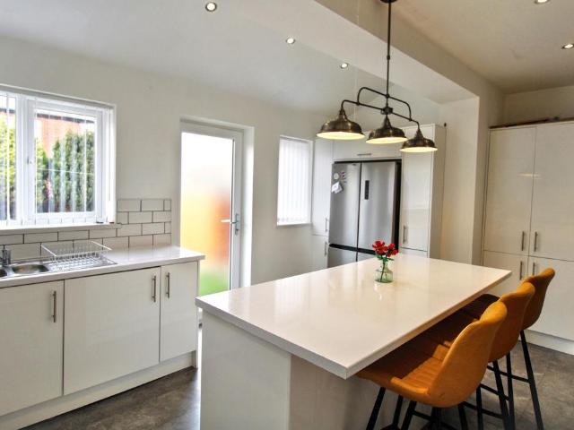 2 bed house for sale