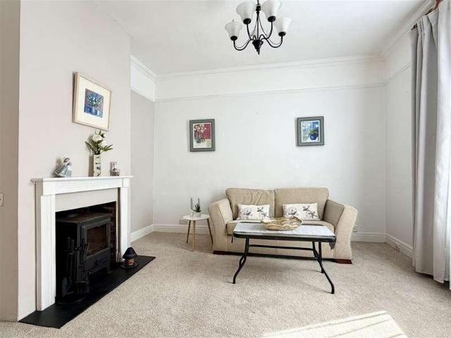 2 bed house for sale