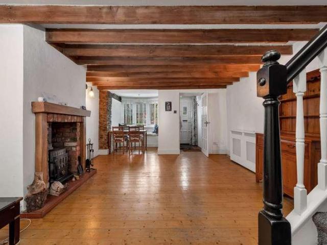 2 bed house for sale
