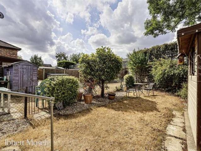 2 bed house for sale