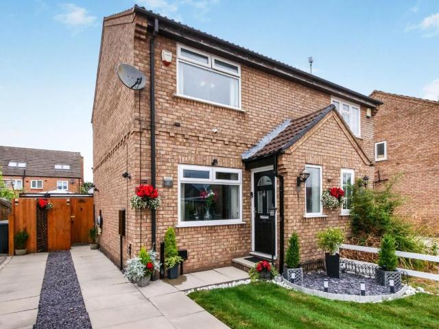 2 bed house for sale