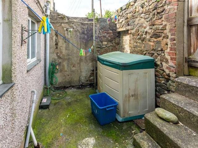 2 bed house for sale