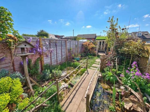 2 bed house for sale