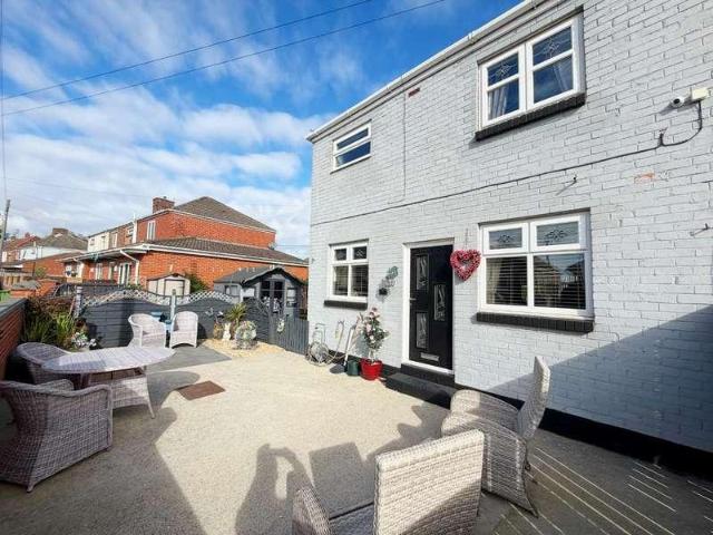 2 bed house for sale