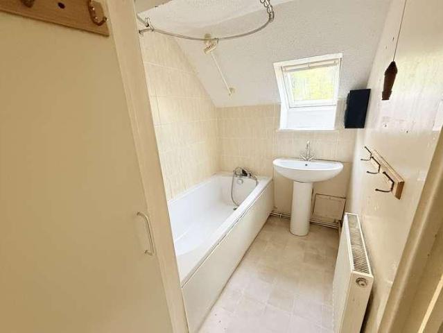 2 bed house for sale