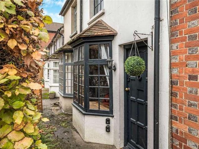 2 bed house for sale