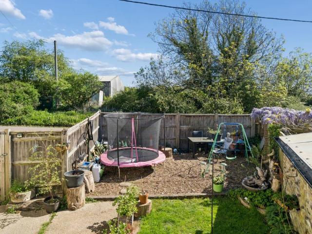 2 bed house for sale
