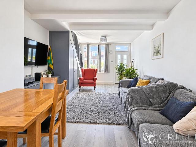 2 bed house for sale