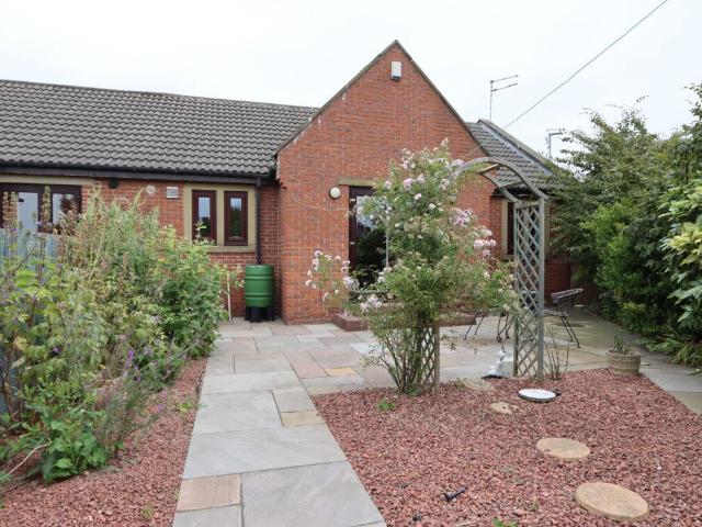 2 bed house for sale