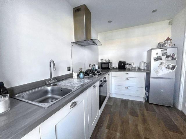 2 bed house for sale