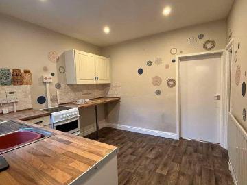 2 bed house for sale