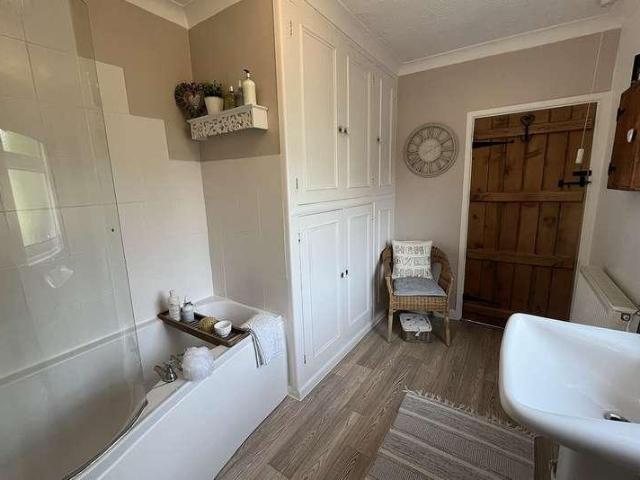 2 bed house for sale