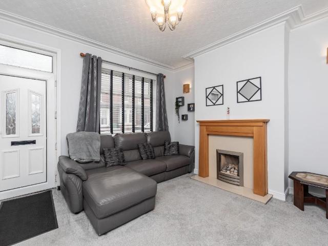 2 bed house for sale