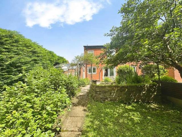 2 bed house for sale