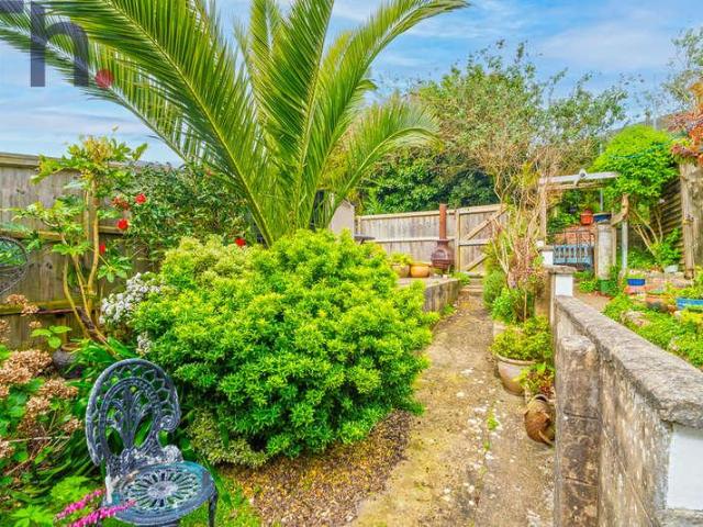 2 bed house for sale