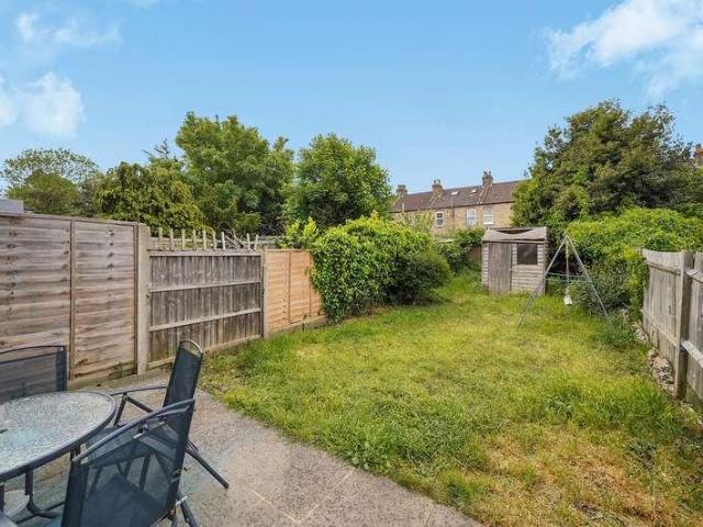 2 bed house for sale
