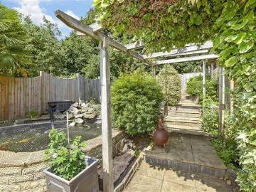 2 bed house for sale