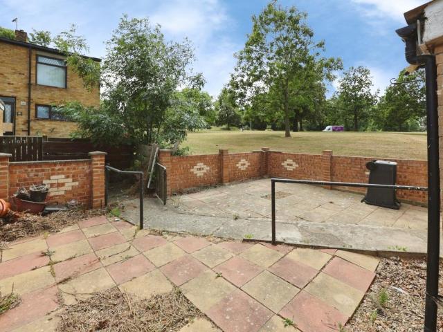 2 bed house for sale
