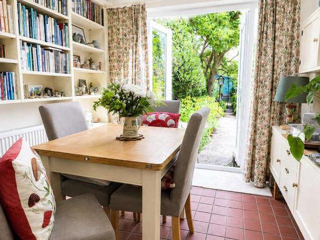 2 bed house for sale
