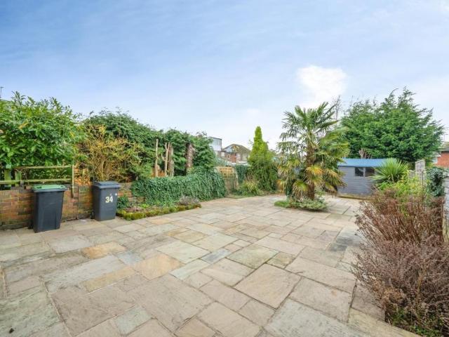 2 bed house for sale
