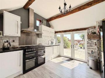 2 bed house for sale