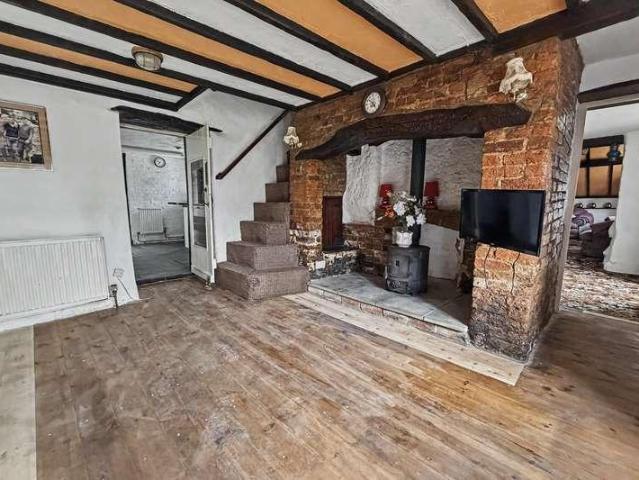 2 bed house for sale