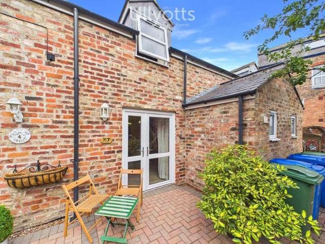2 bed house for sale