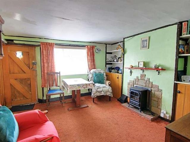 2 bed house for sale
