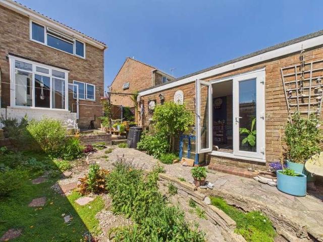 2 bed house for sale